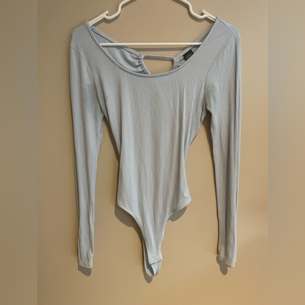 🌸5 FOR 25🌸. Long sleeve, key hole body suit.